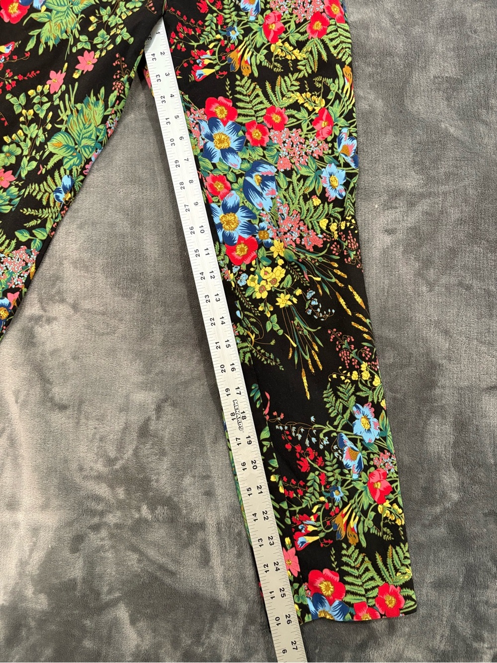 Up! Floral Print Cropped Pants - Black Multi - Picture 7 of 7